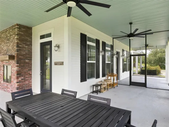 Side and front screened porch