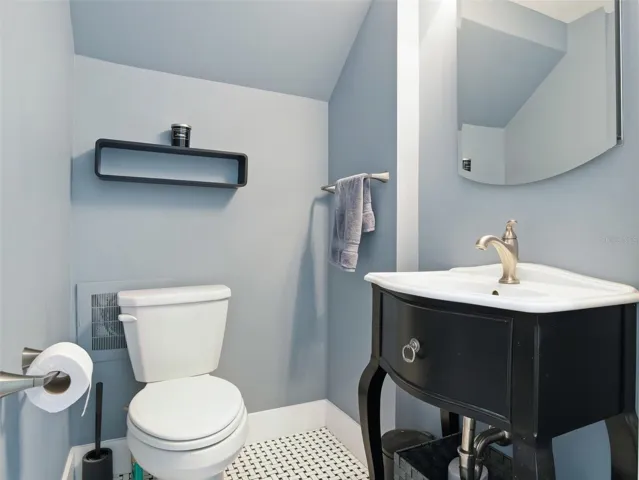 Downstairs 1/2 bath
