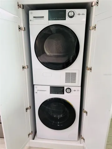 In Unit Washer &amp; Ventless dryer