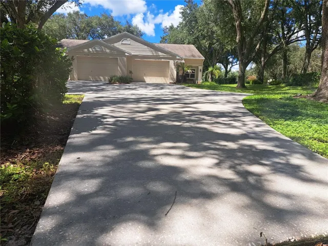 Largest driveway in the community YES belongs to this home lot