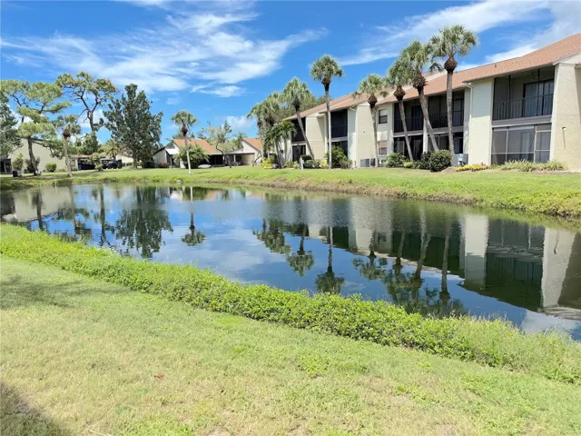 BEAUTIFUL POND VIEW FROM BOTH LANAIS..