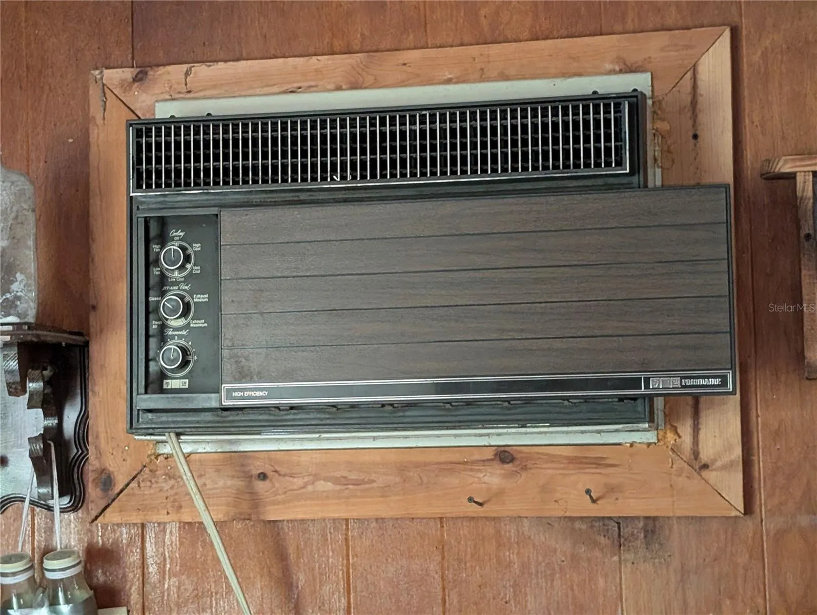 Wall unit AC