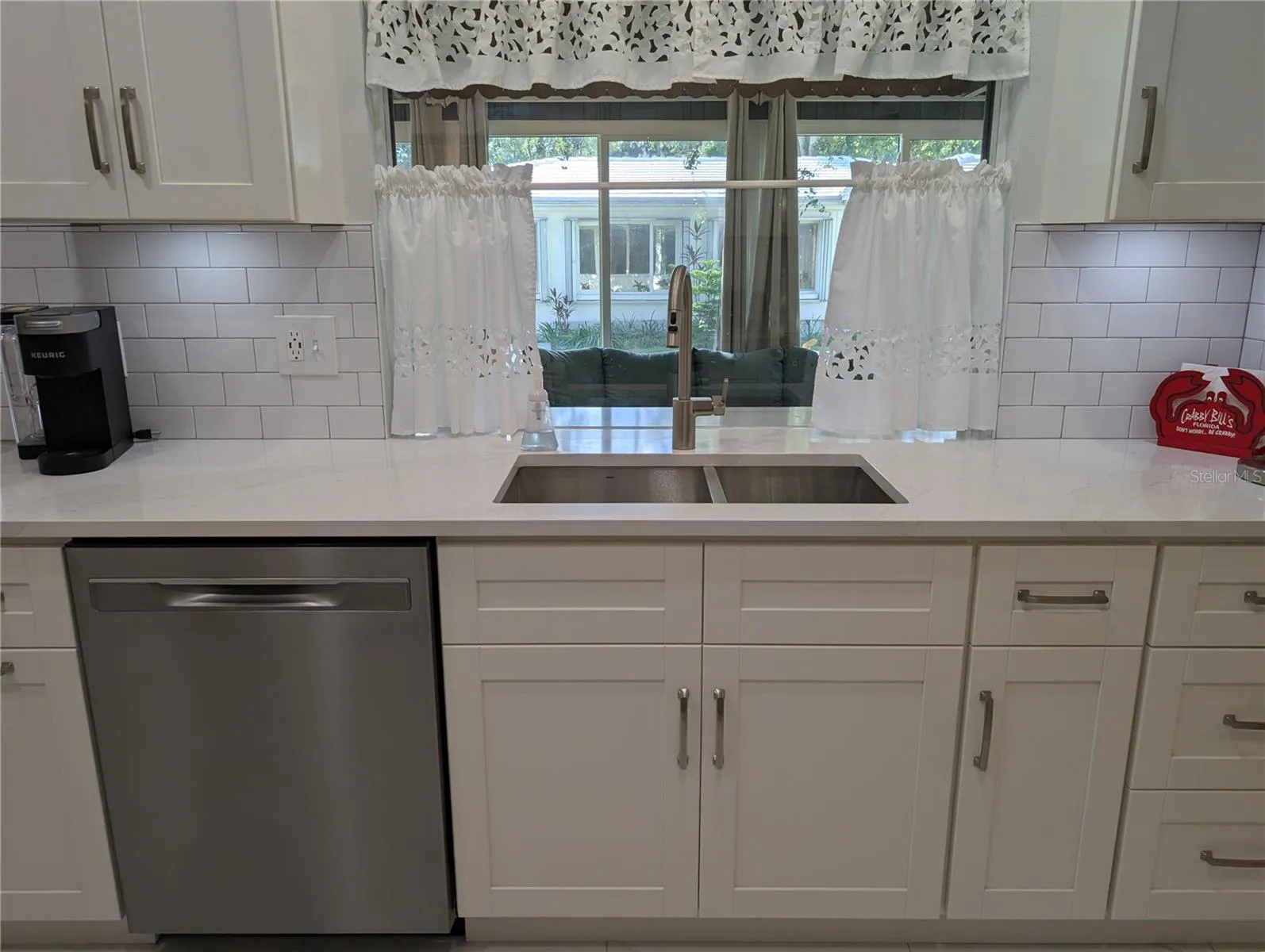 Stainless undermount sink, tall kitchen faucet w/pull down sprayer and stainless steel hardware.