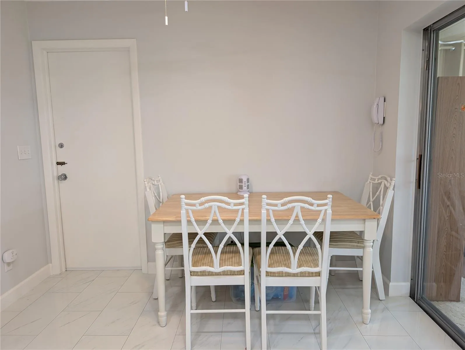 Eat in dining area is between living room (left) and Florida room (right) accesses.