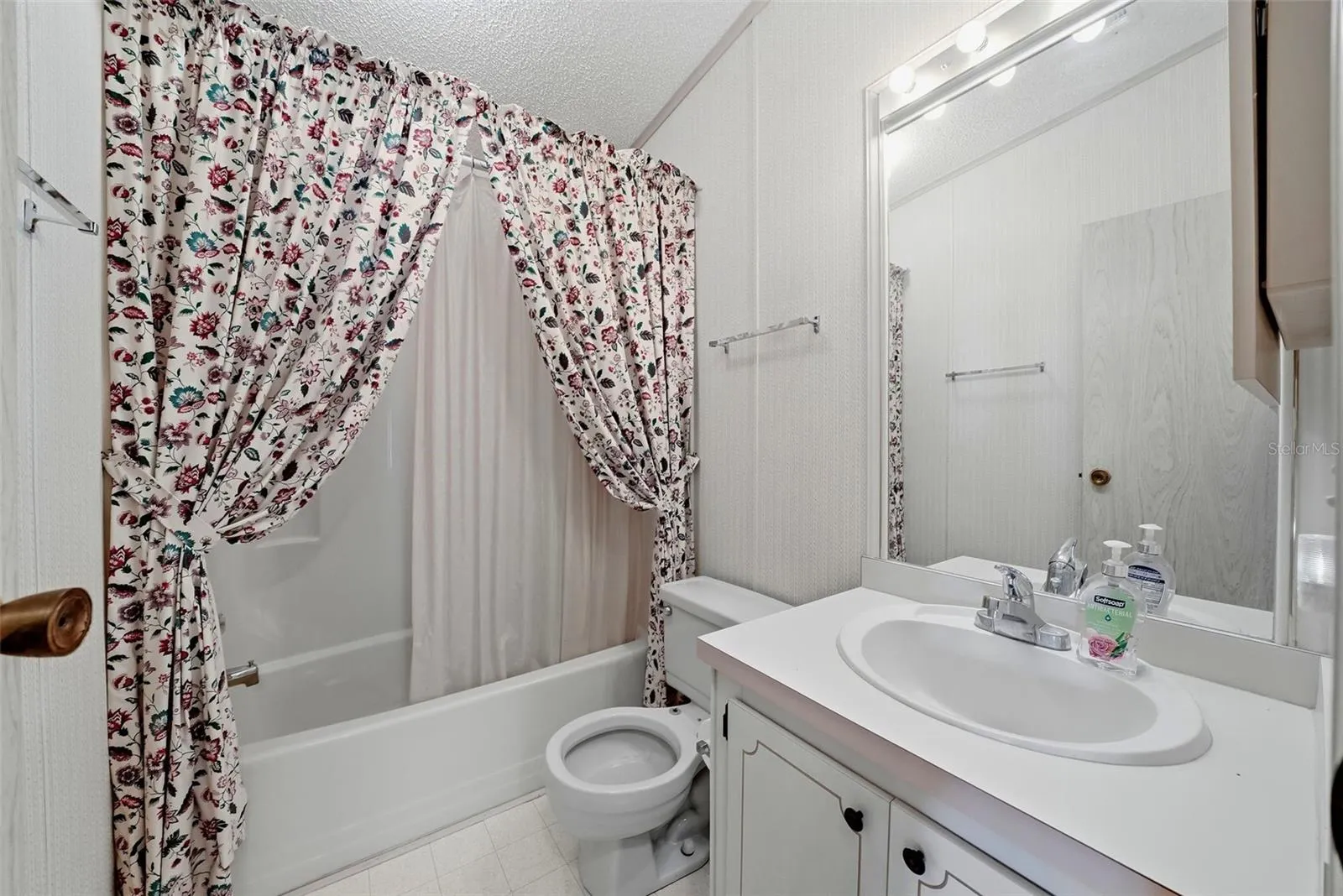 2nd bathroom