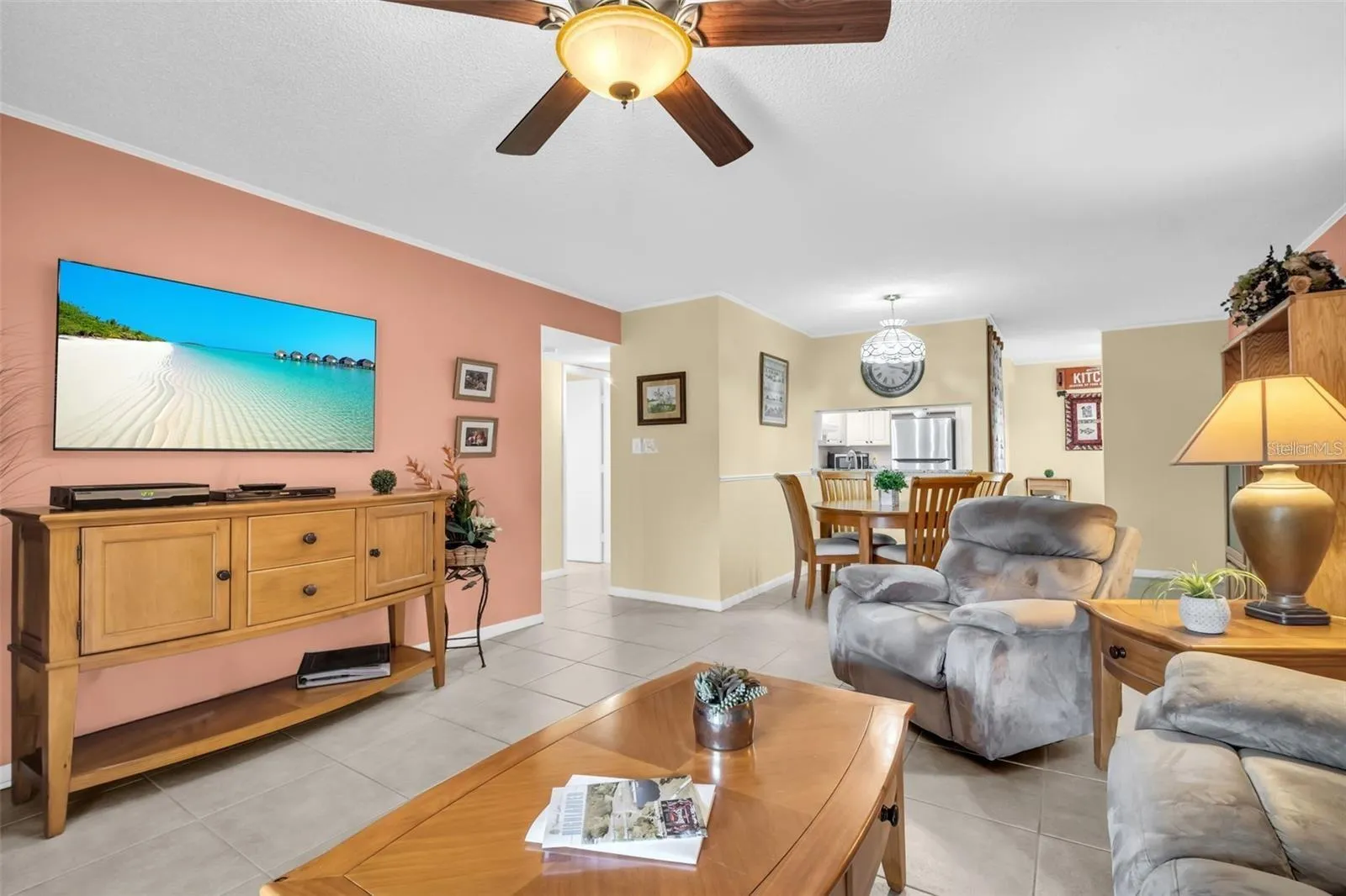 Perfect living/dining room combo for easy living & effortless entertaining~