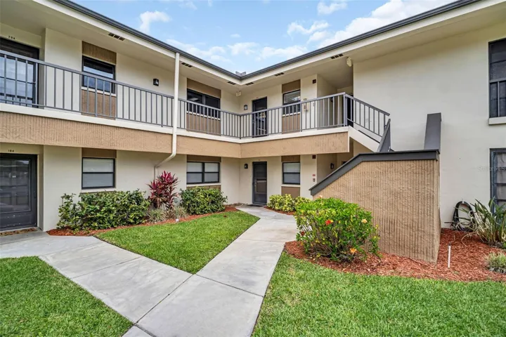 Welcome home to the highly desirable Landings community with Highland Lakes priveleges!