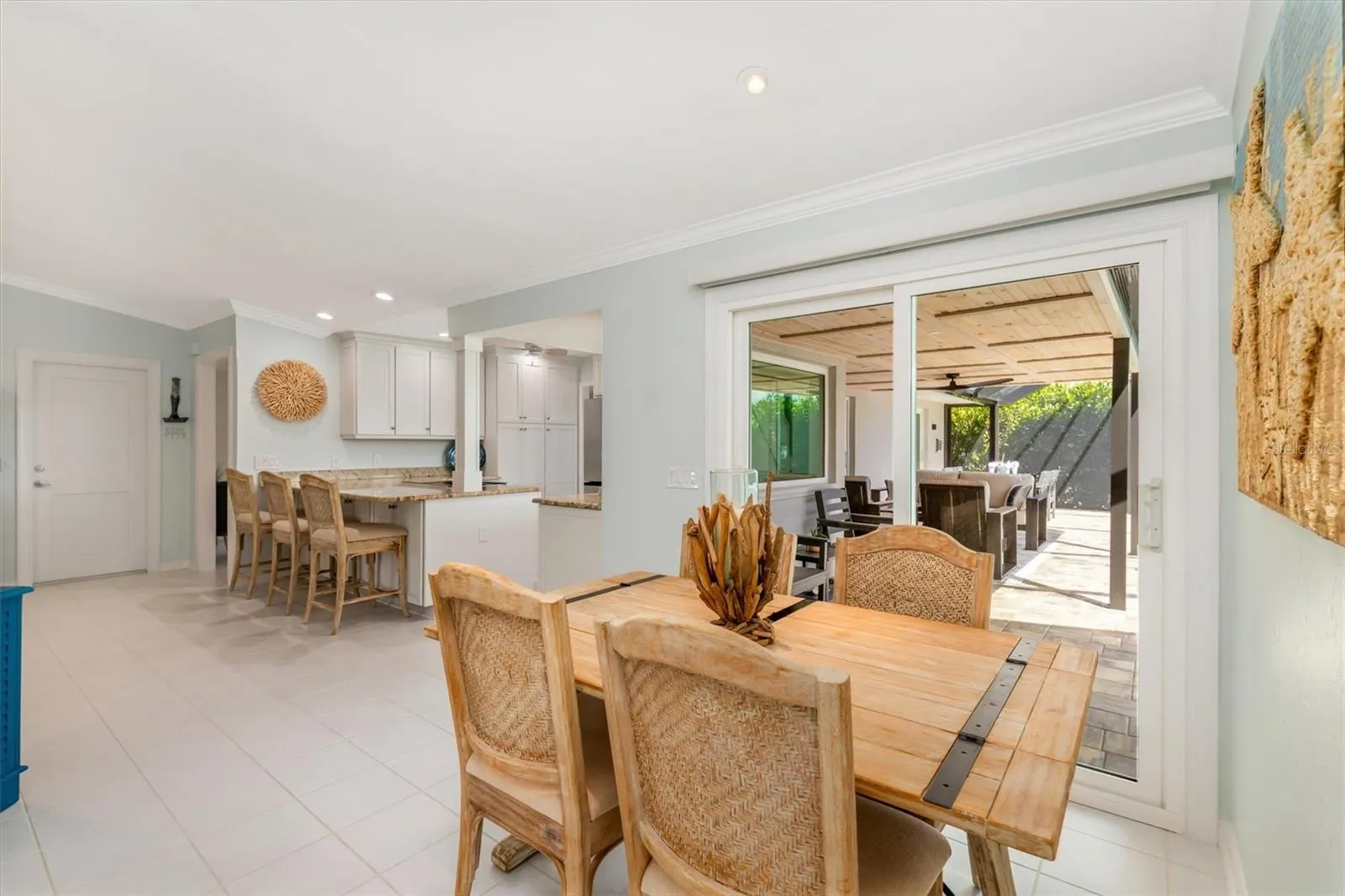 Casual breakfast area.