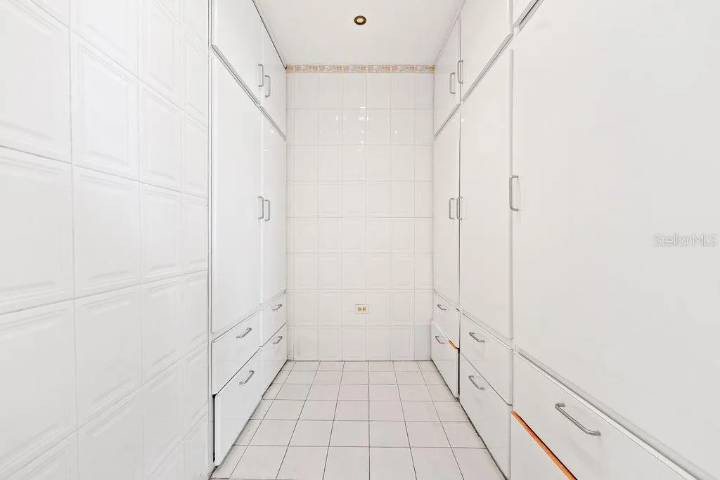 walk in closet