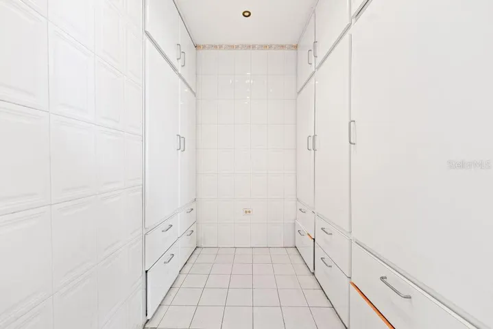 walk in closet