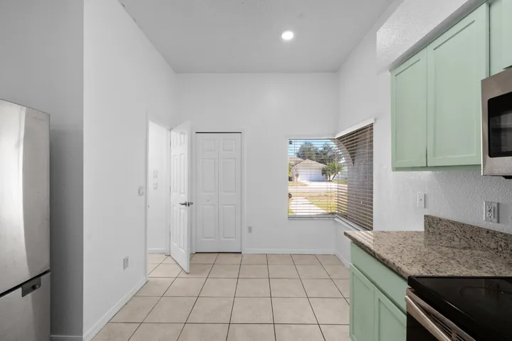 Kitchen/ Eat In Nook