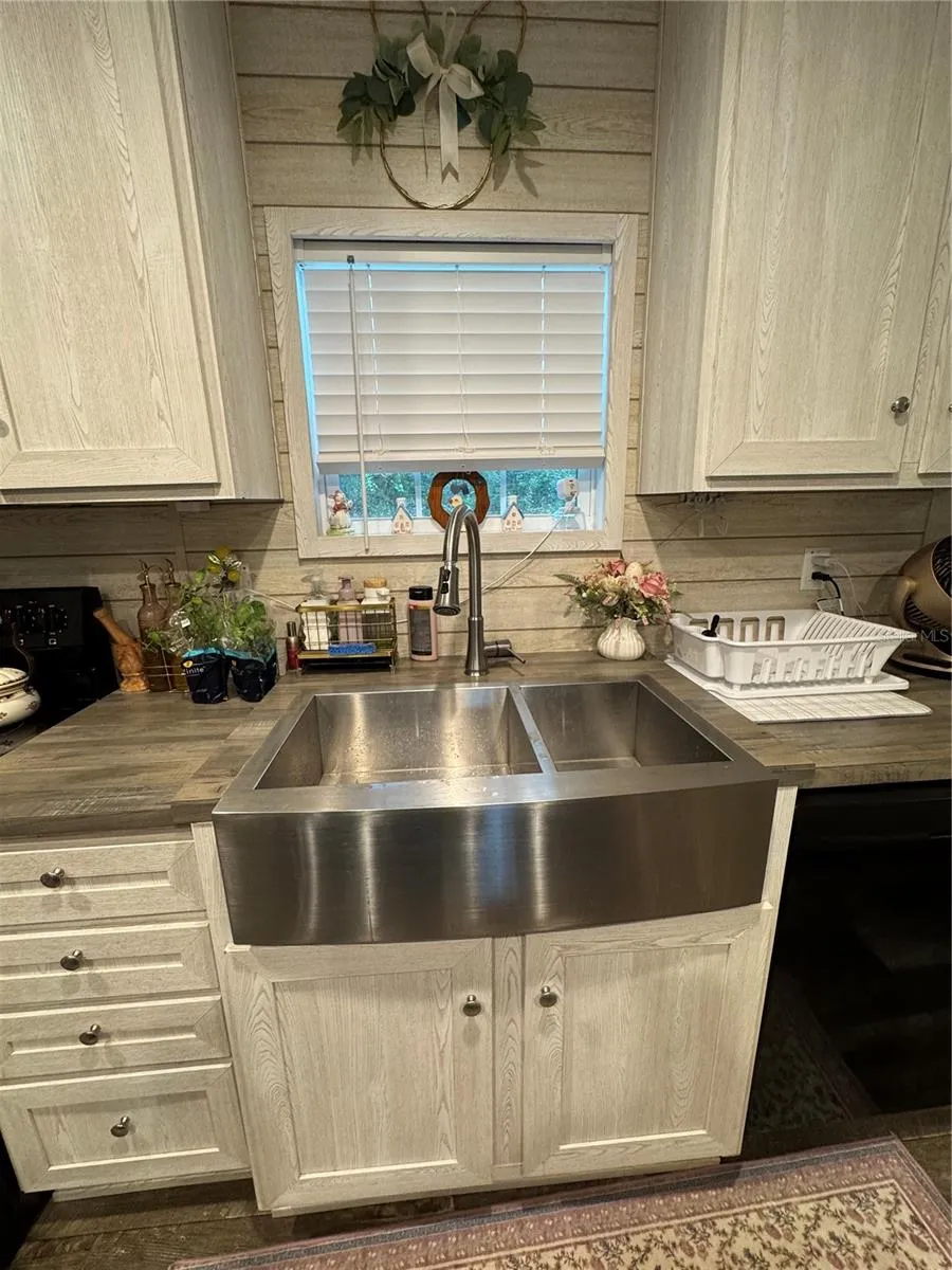 Gorgeous double sink country kicthen sink