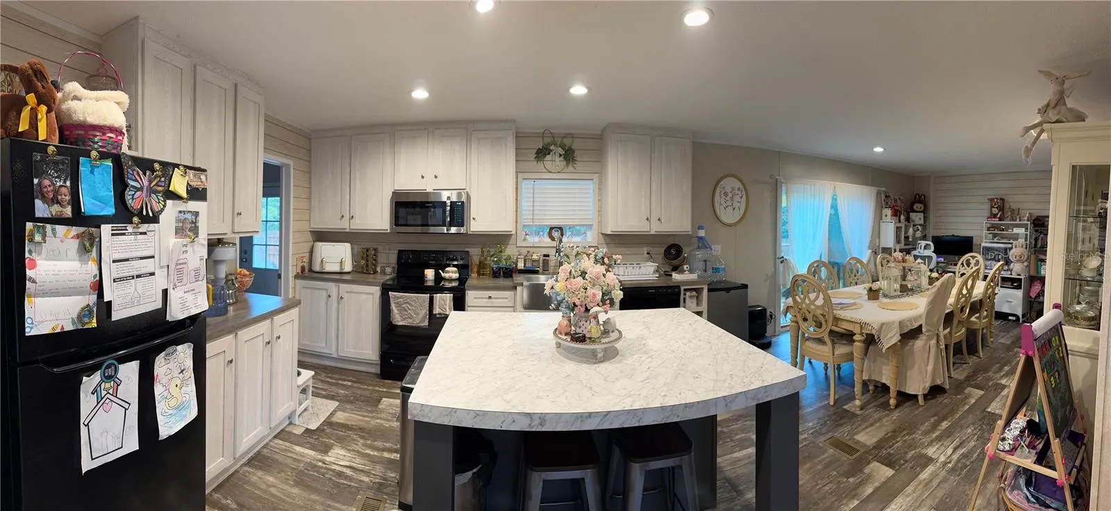 Counter space and cabinets! Great kitchen layout and useable space