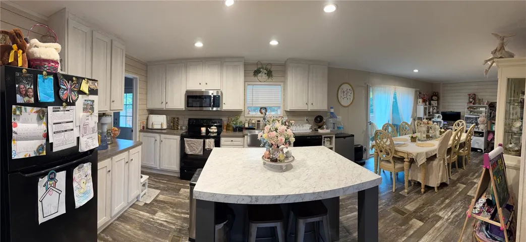 Counter space and cabinets! Great kitchen layout and useable space