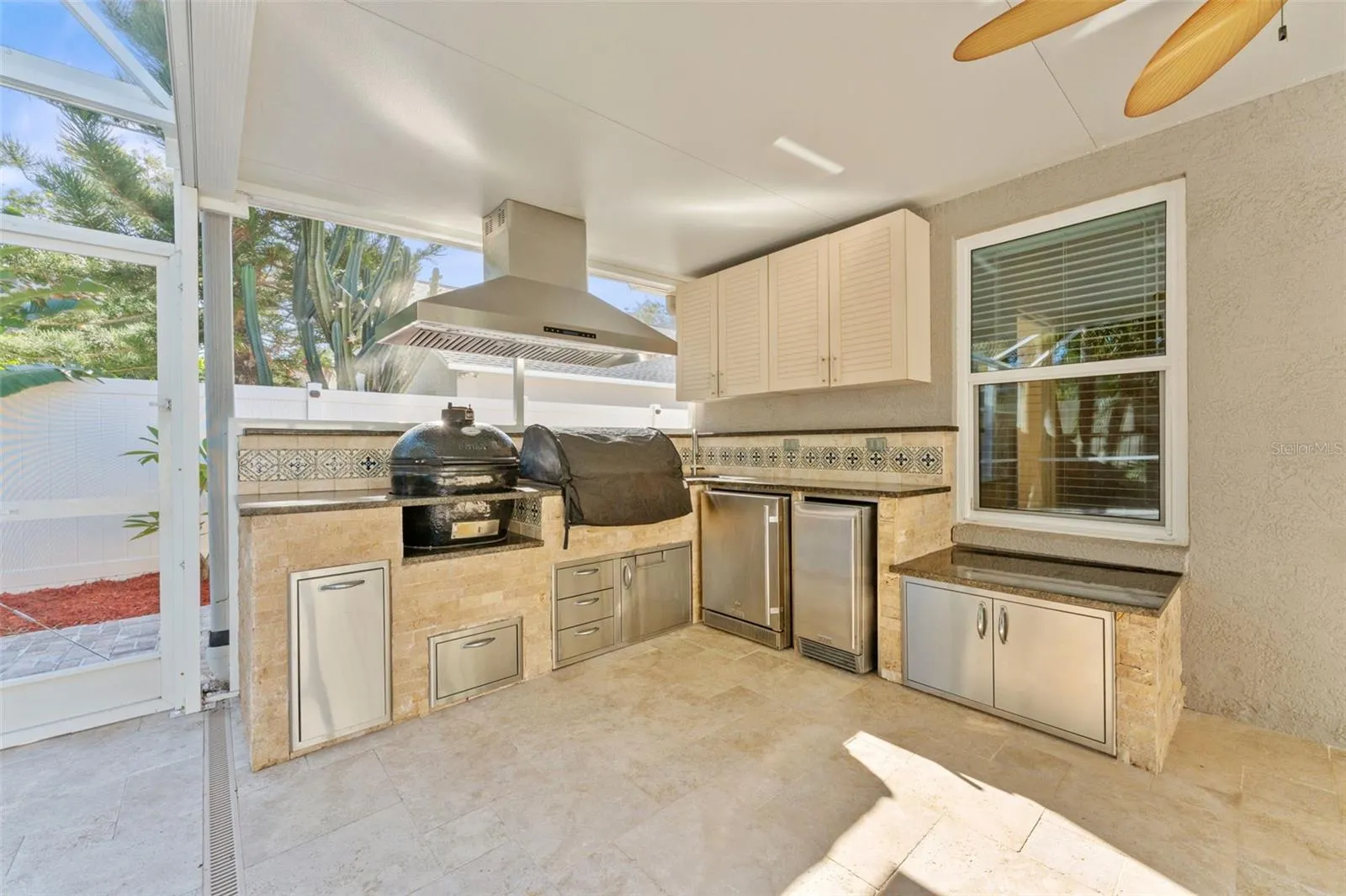 outdoor kitchen