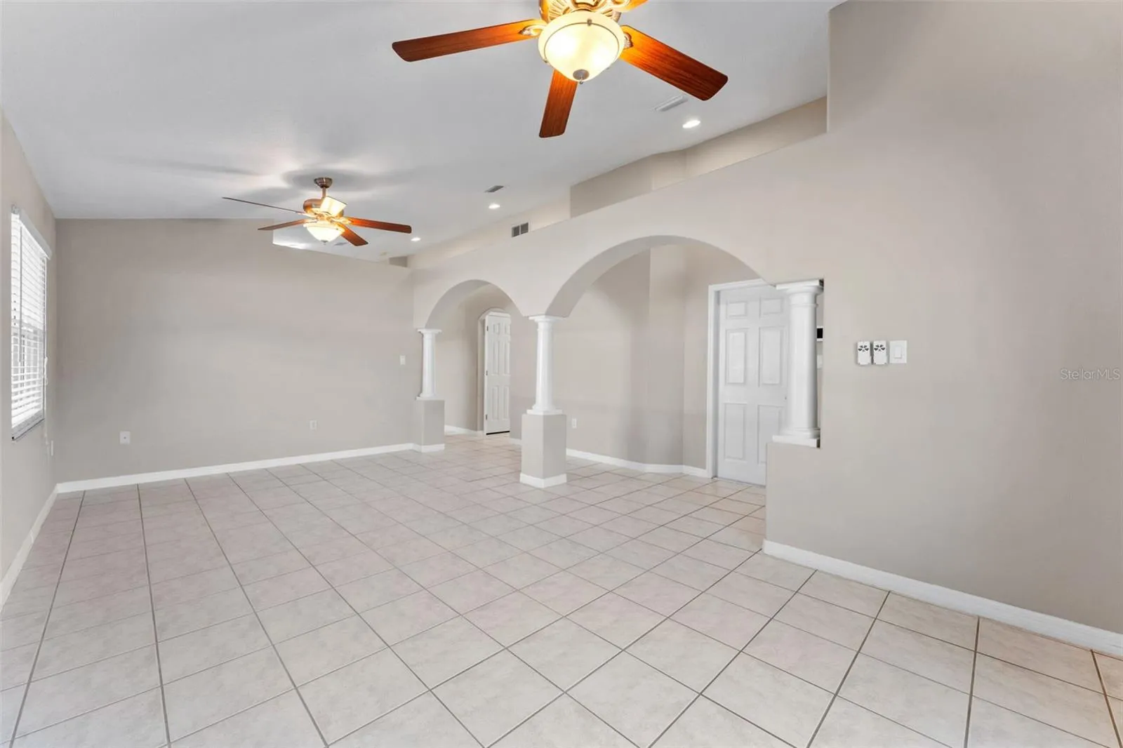 living room/dining room combo