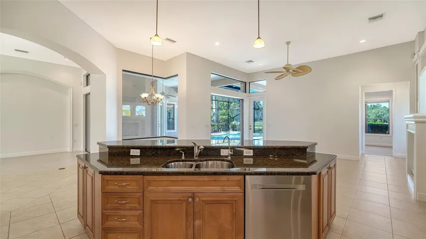 Huge kitchen island, plenty of room for cooking and entertaining