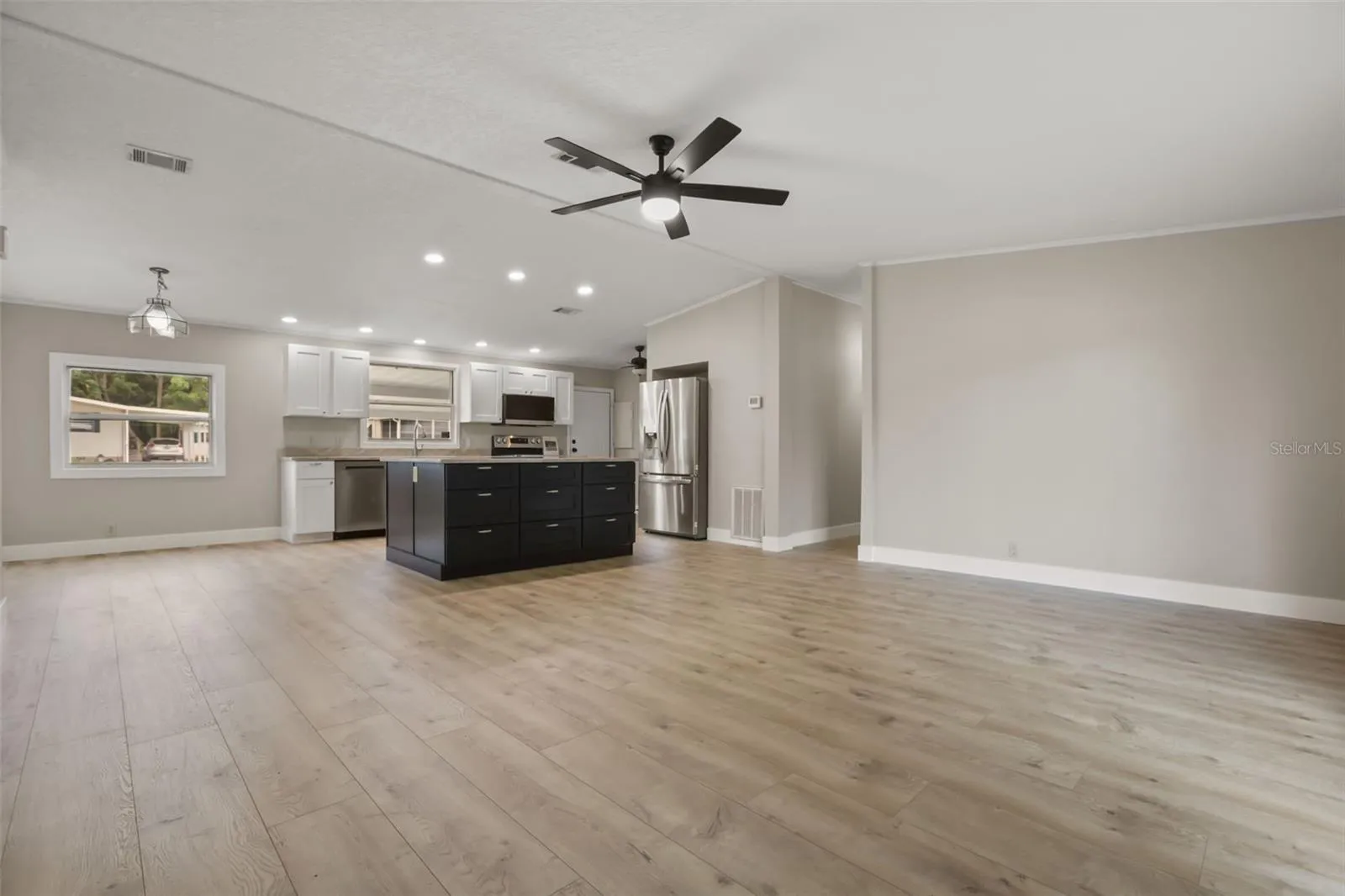 Open Floorplan Living Dining &amp; Kitchen