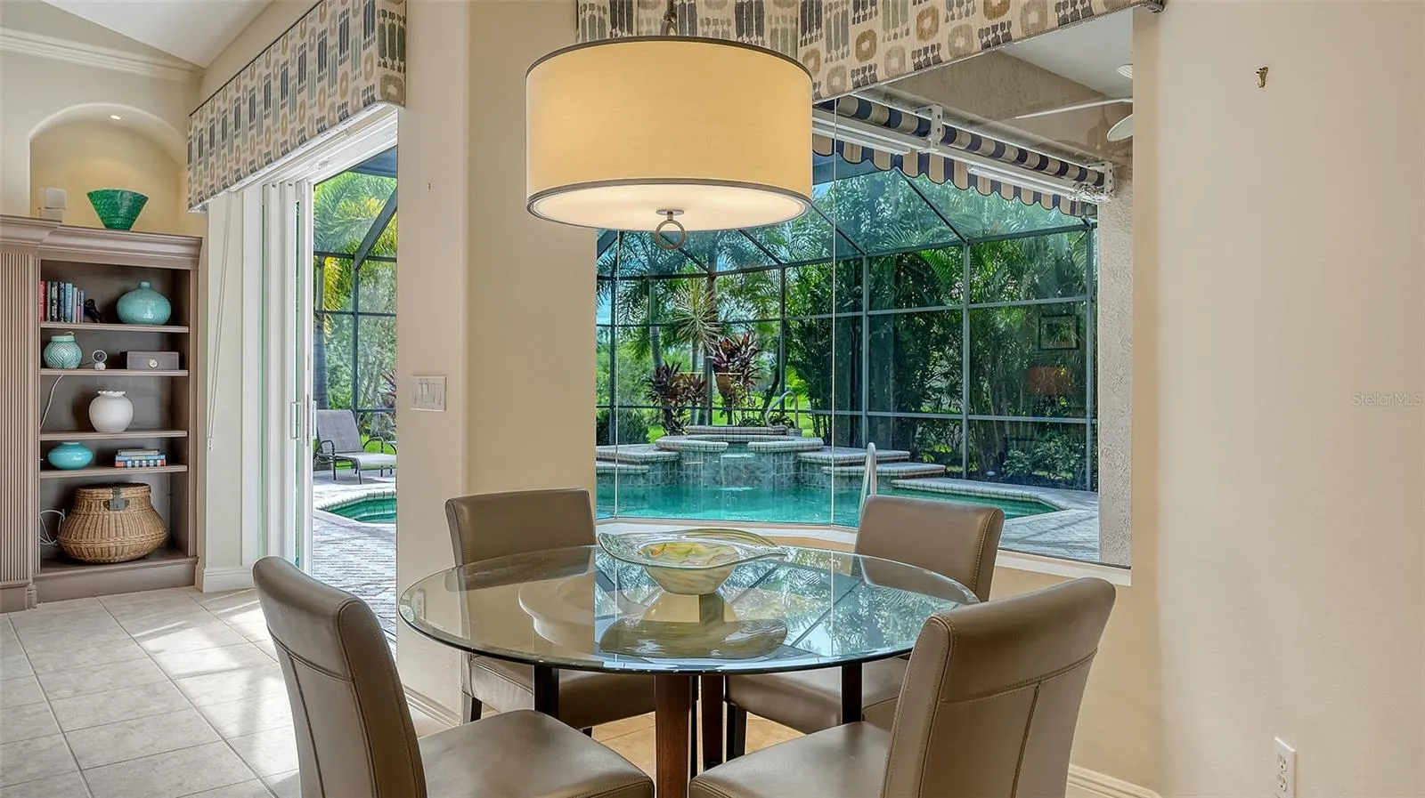 Breakfast nook eating area