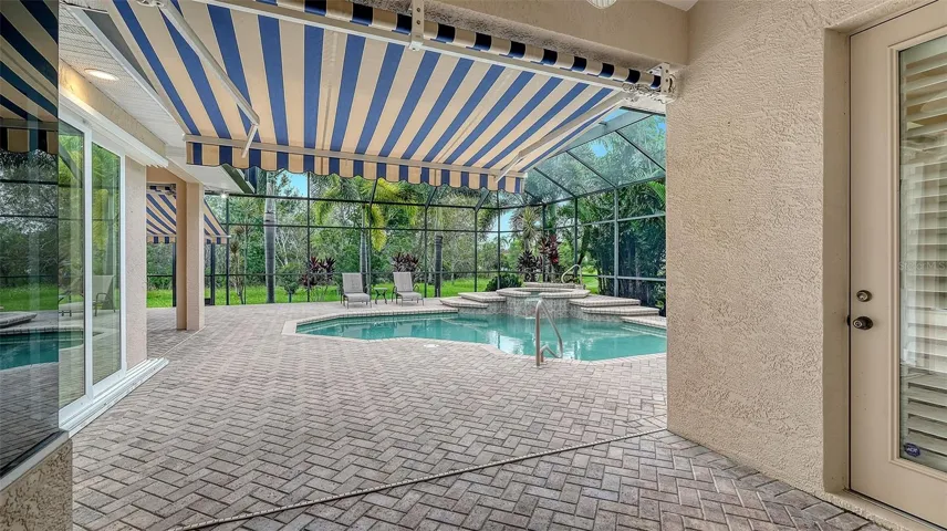Retractable awnings for ample shade on the lanai