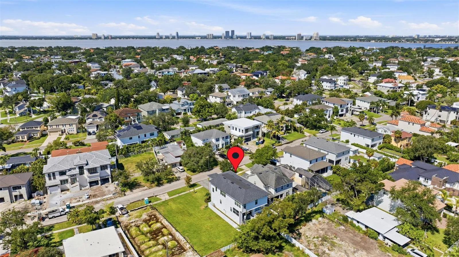 Davis Islands offers a unique opportunity to be close to an urban atmosphere, but still maintain quiet neighborhood qualities.