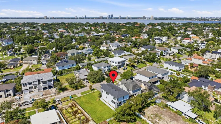 Davis Islands offers a unique opportunity to be close to an urban atmosphere, but still maintain quiet neighborhood qualities.