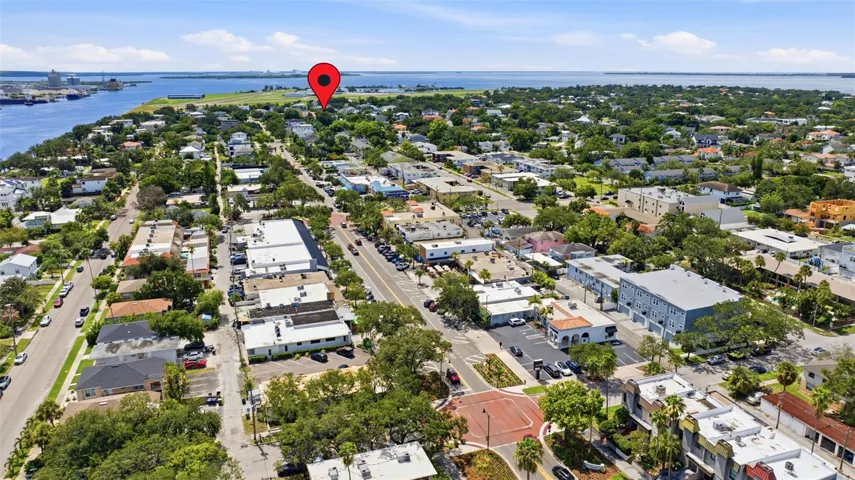 619 Danube is about 4 or 5 blocks from the DI Village with restaurants, shops and regular community events.