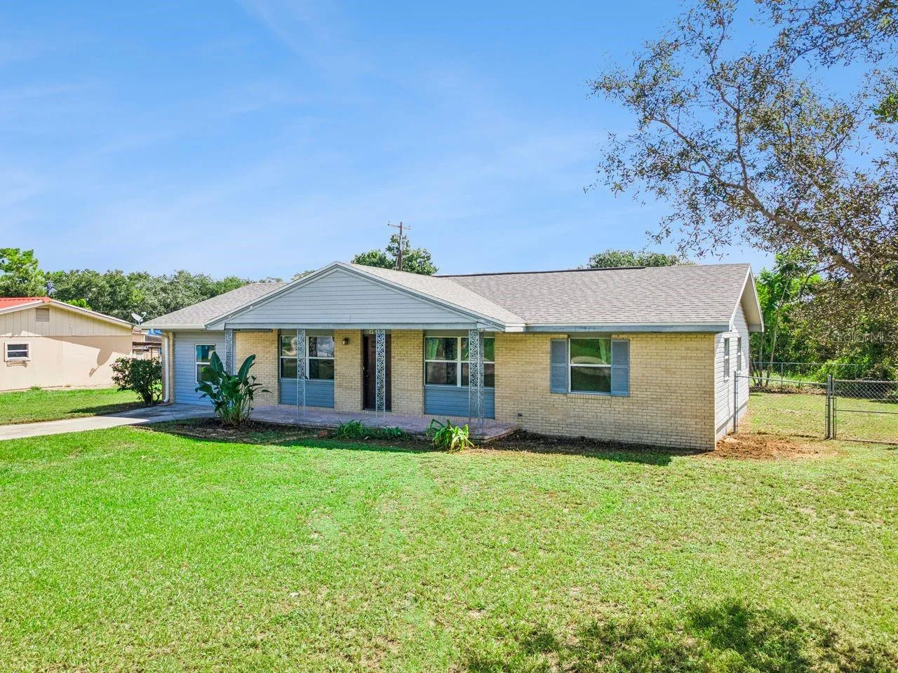 Ranch-style house with large front &amp; backyards