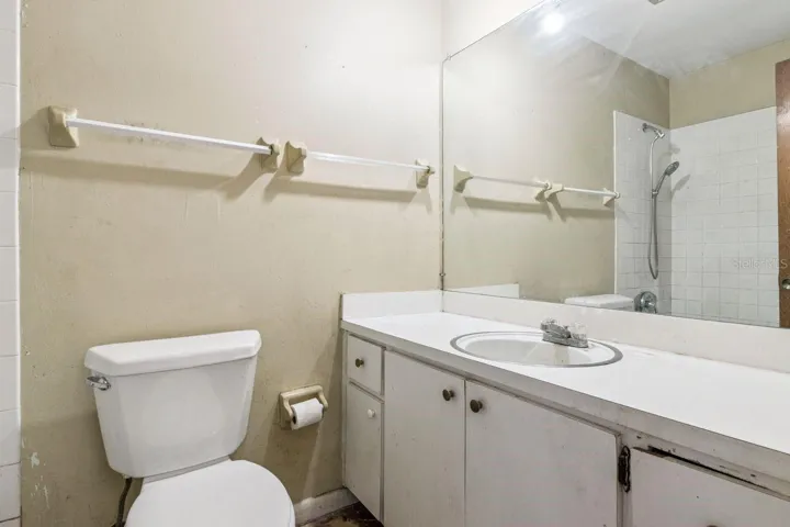 Bathroom #2 with shower/tub combo