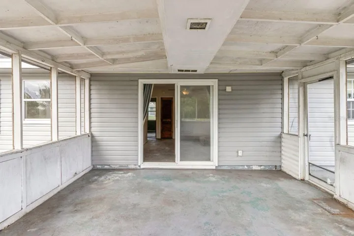 Screened back porch patio