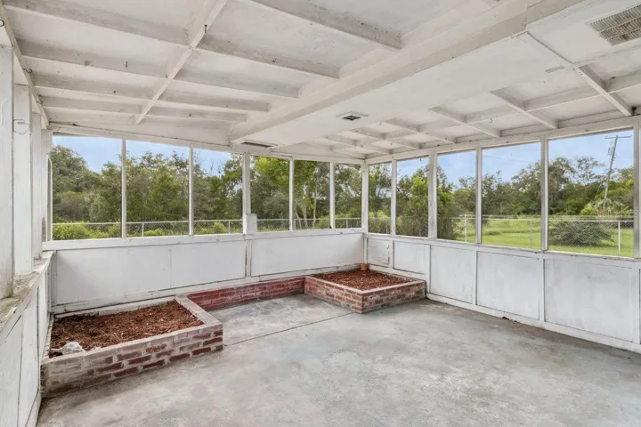 Screened back porch patio