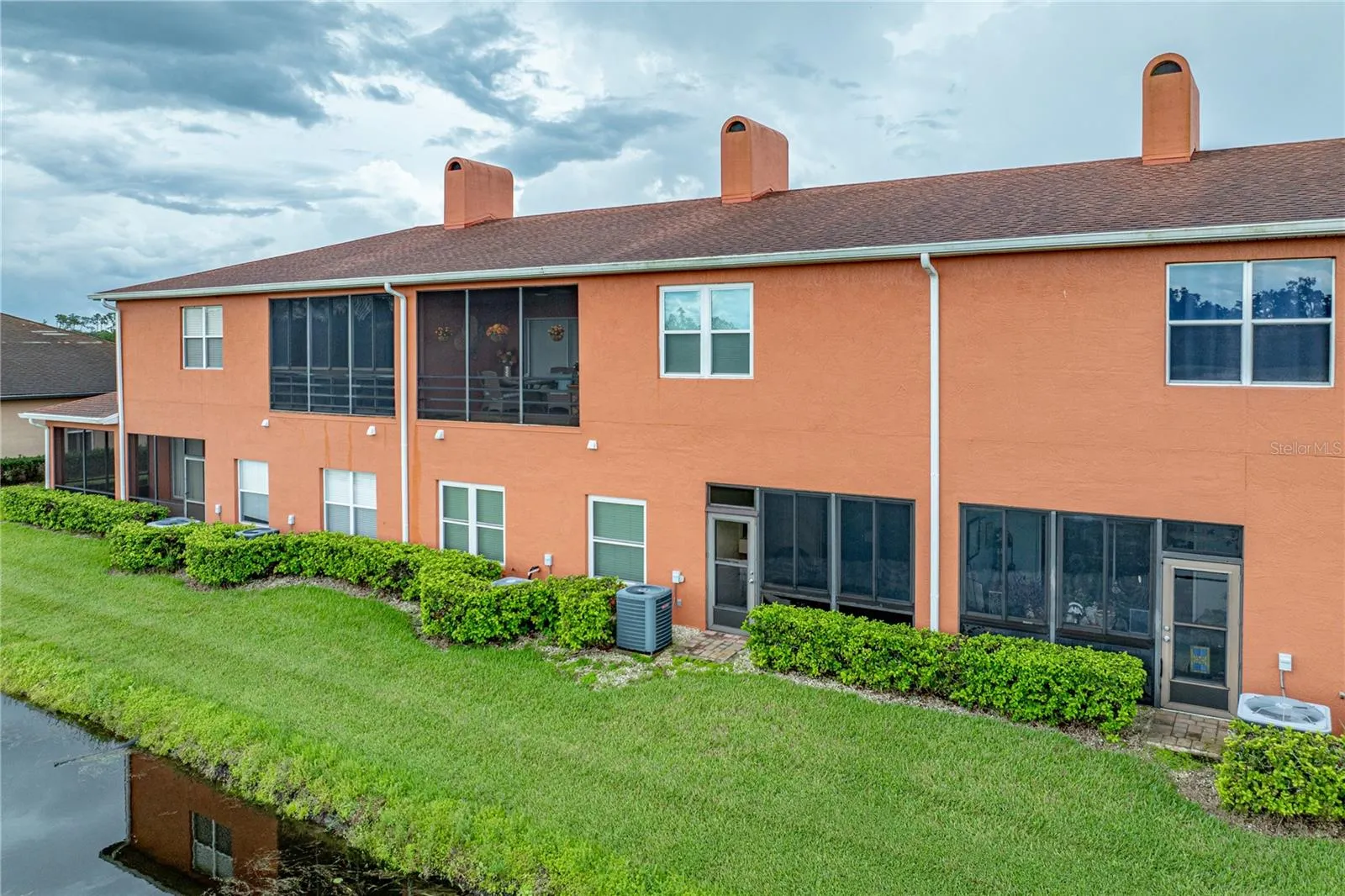 The enclosed lanai and windows to the 2 bedrooms are in this view.