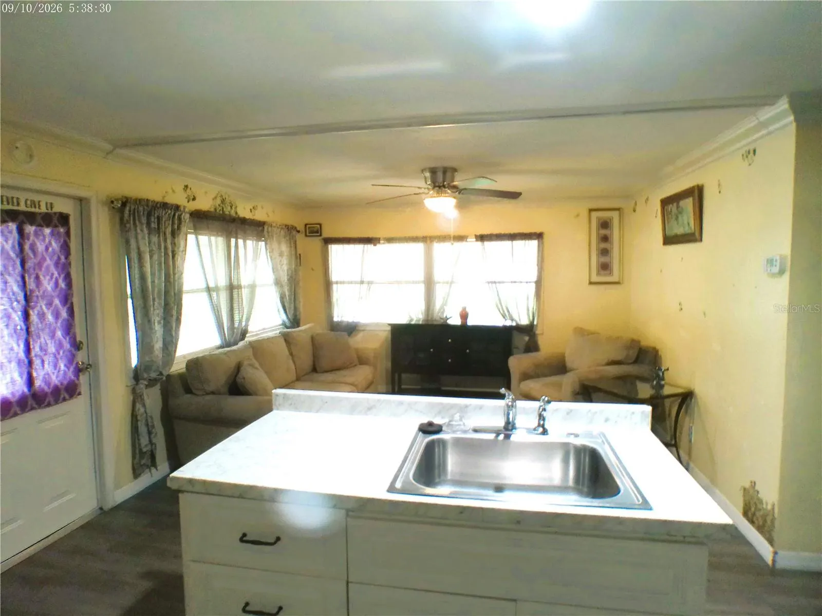 KITCHEN ISLAND