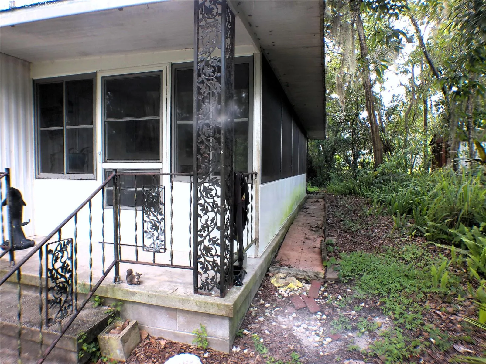 FRONT VIEW SCREENED PORCH RIGHT SIDE OF HOME