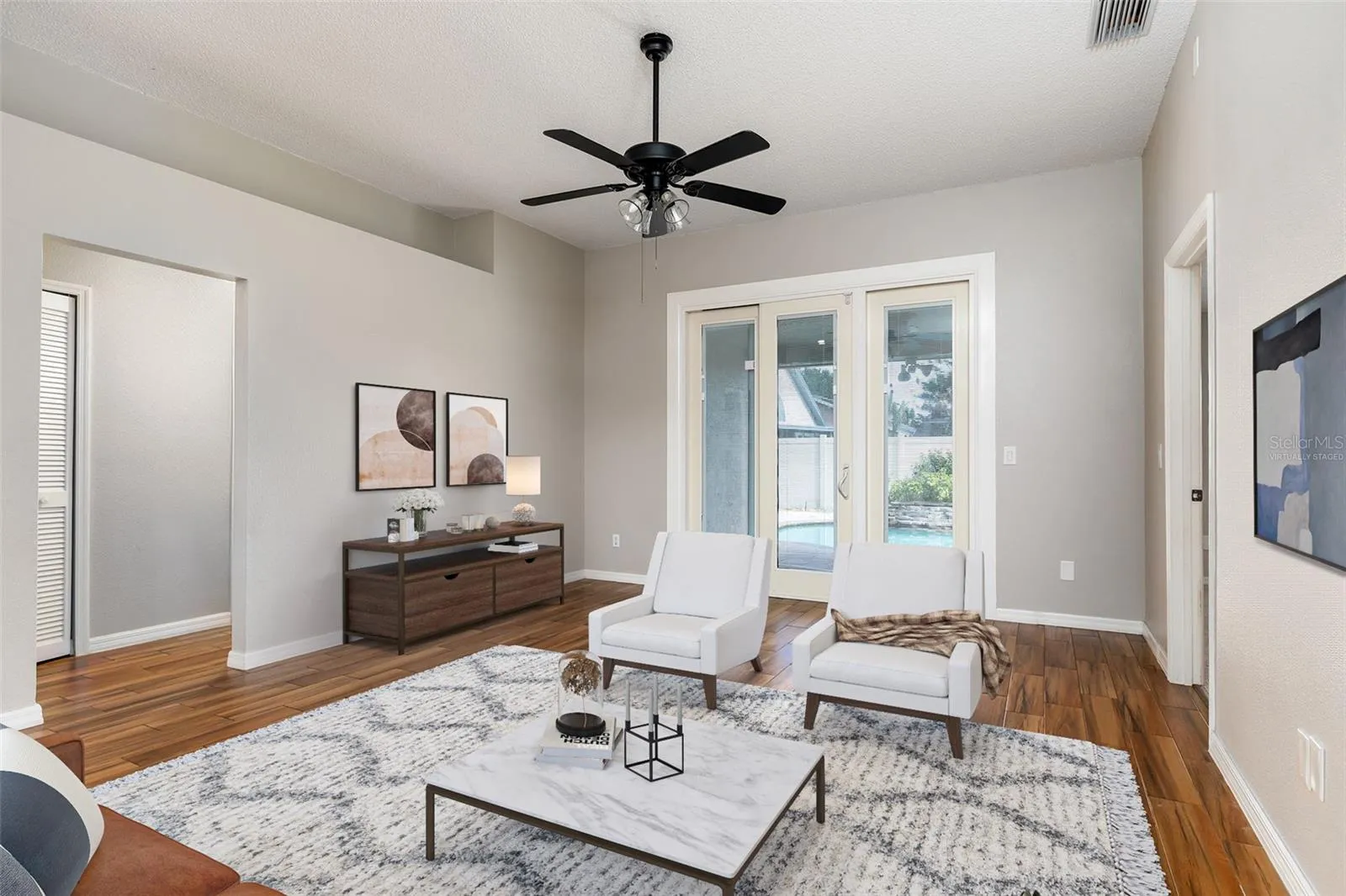 Main Living (Virtually Staged)