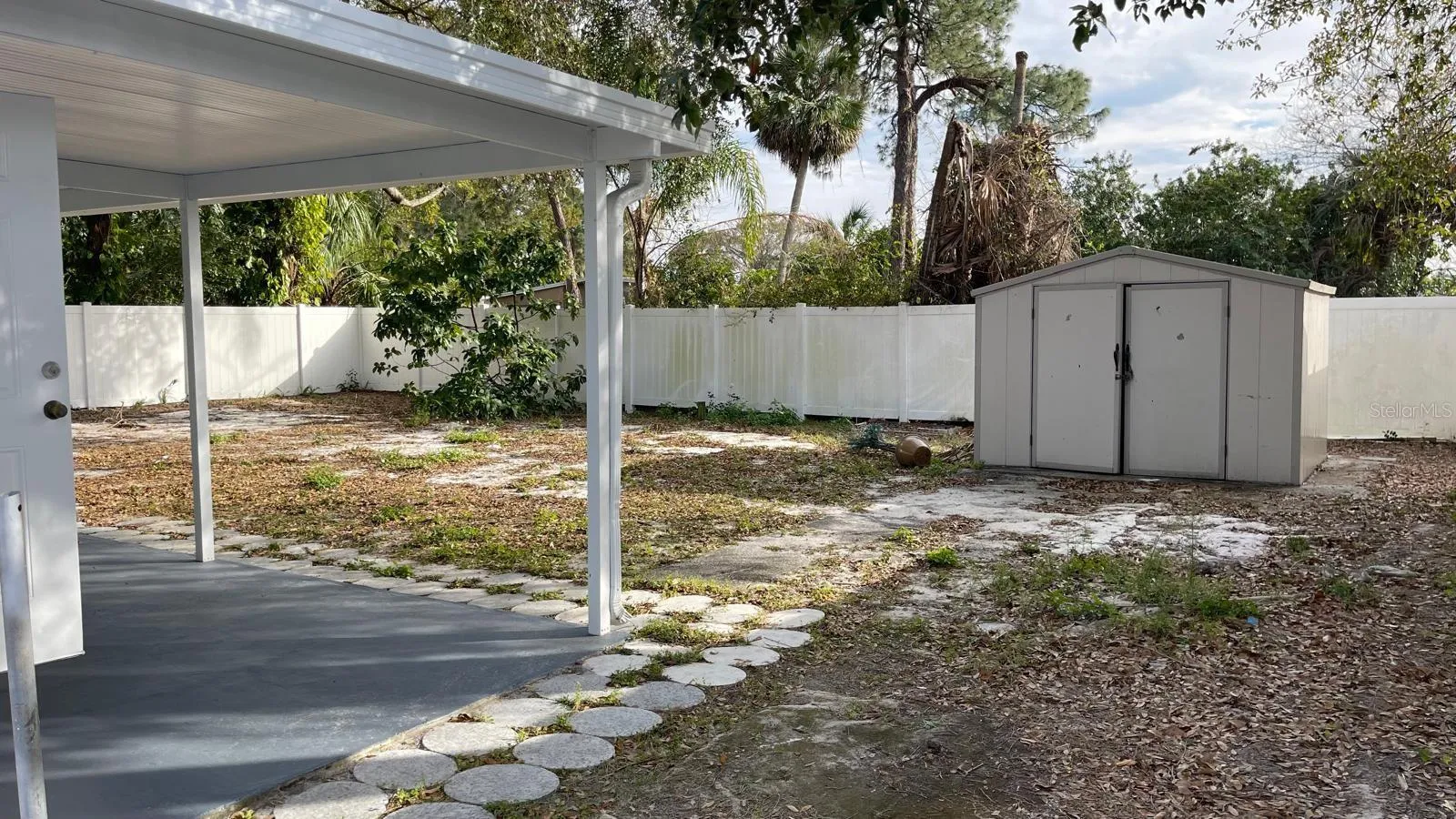 BACKYARD SIDE