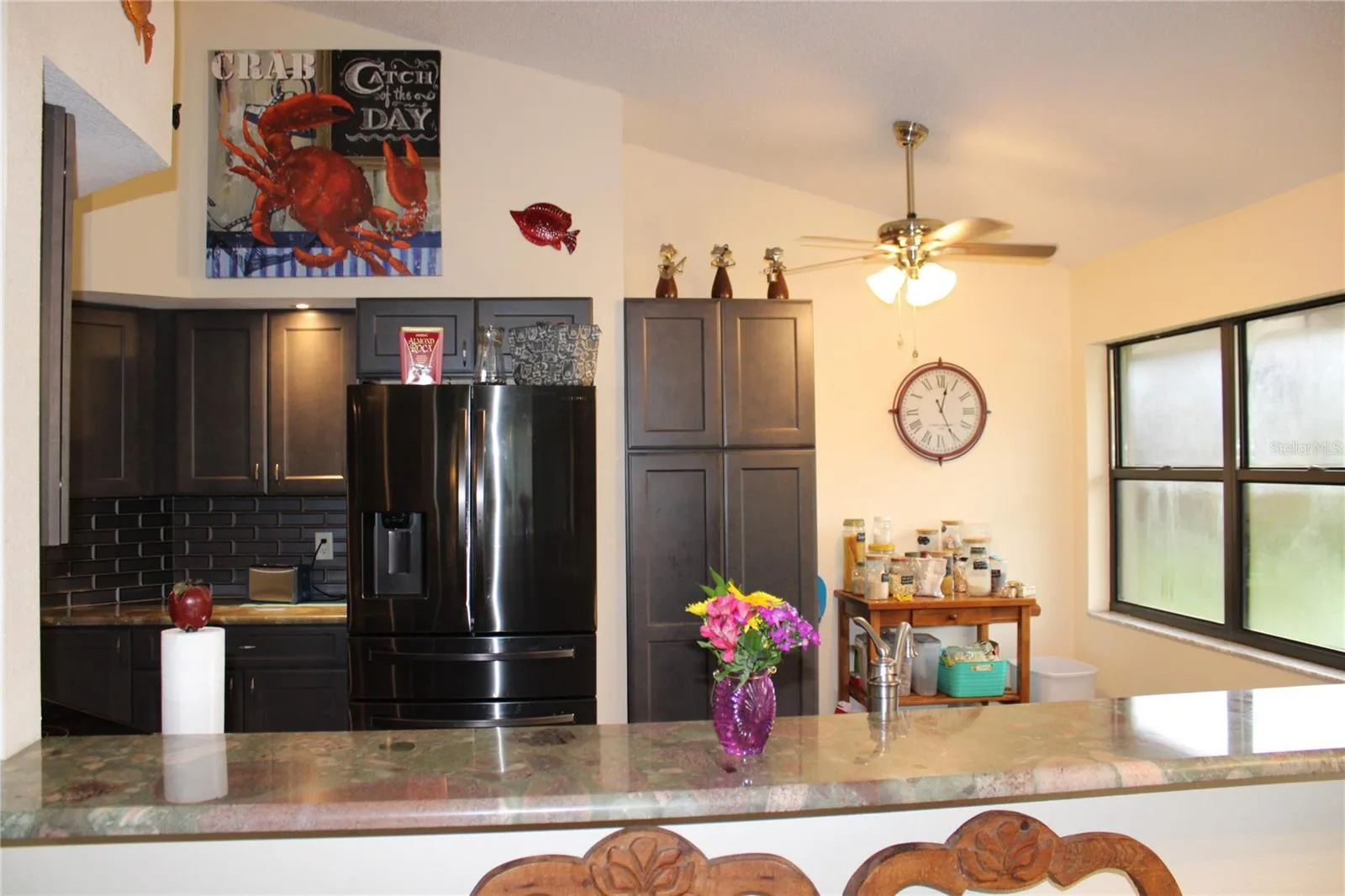 Wonderful breakfast bar, bring your bar stools.