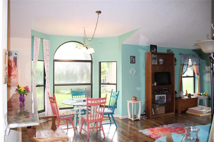 Beautiful Bay Window in dining area.