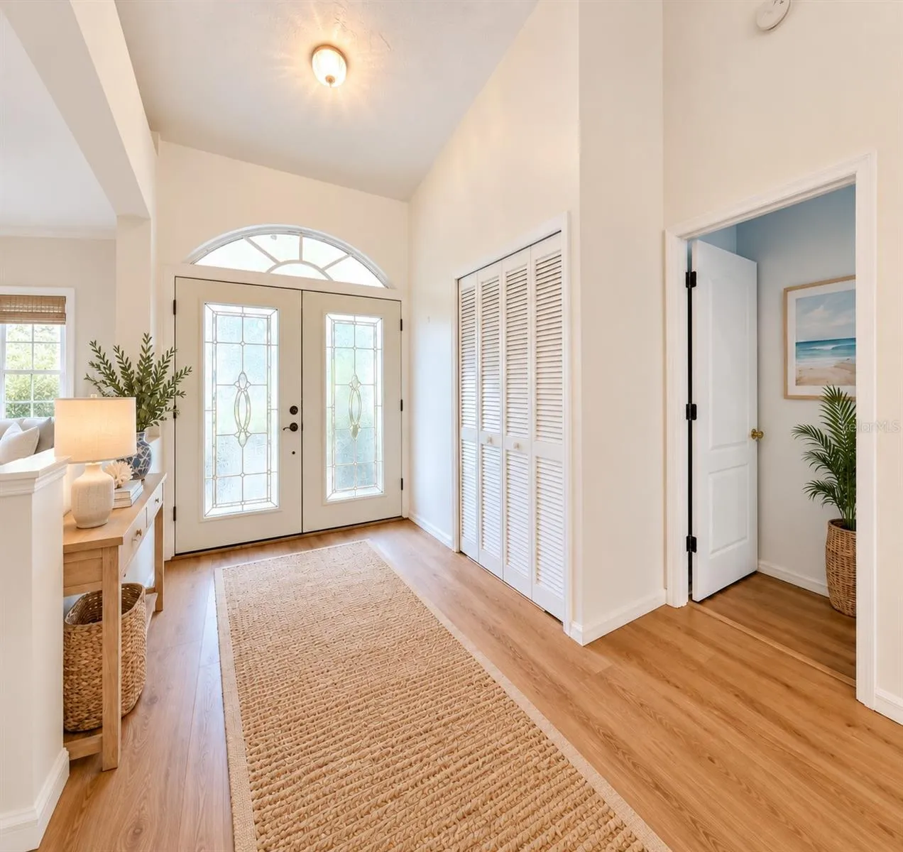 Double doors ,large entry way, High Ceilings.