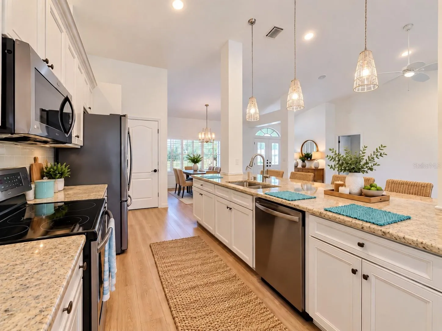 Abundance cabient space., Glass pendant accent lighting.