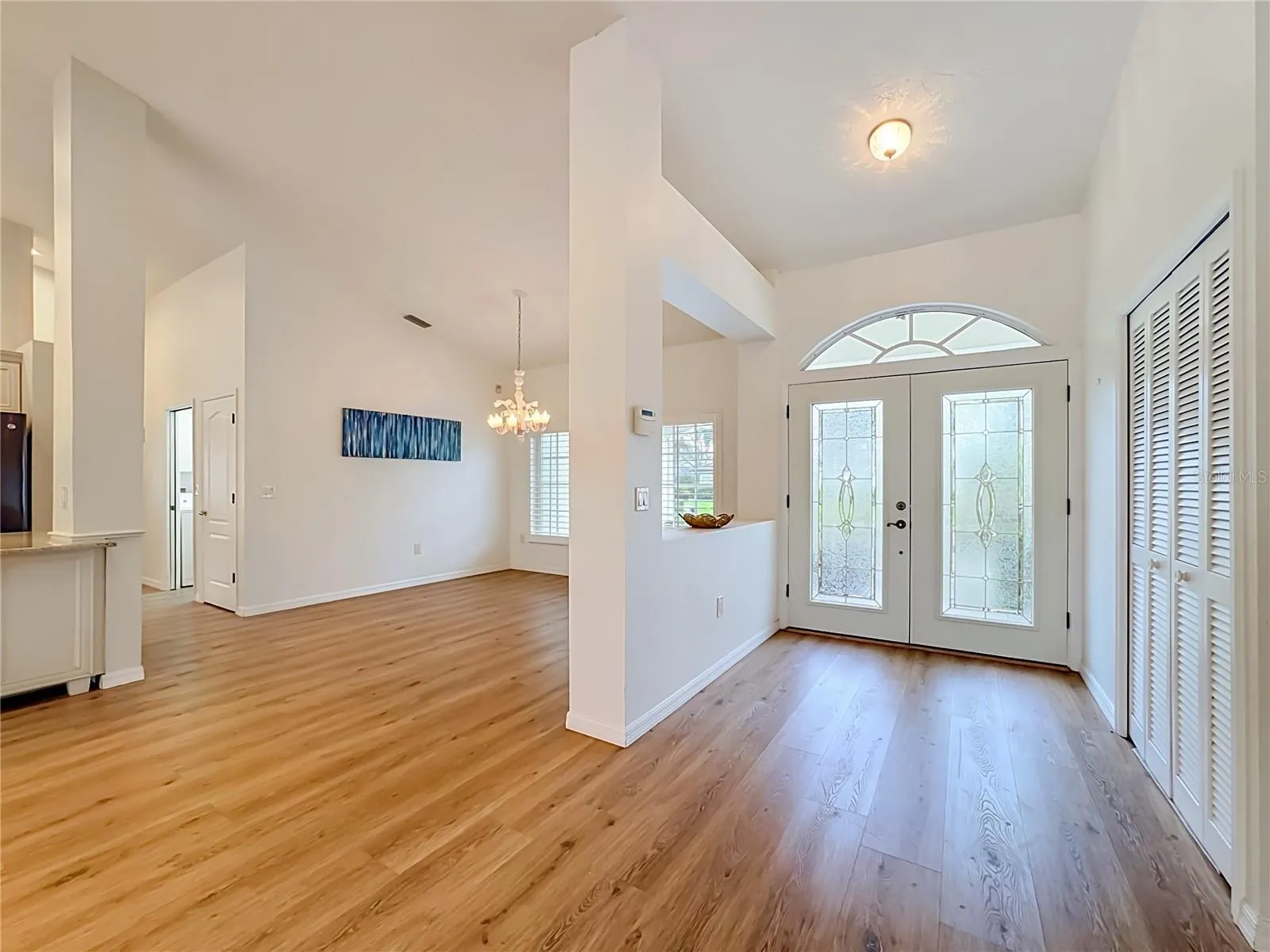 Beautiful luxury flooring ,13ft ceilings.