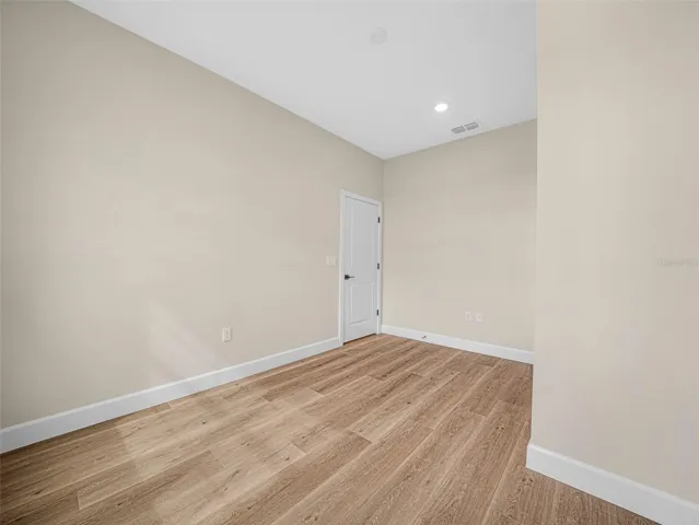 bedroom 1-1