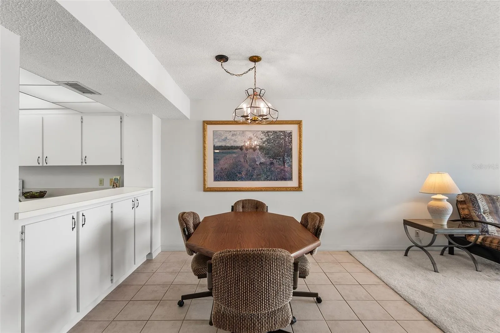 DINING AREA. PASS TRU FROM KITCHEN TO LEFT.