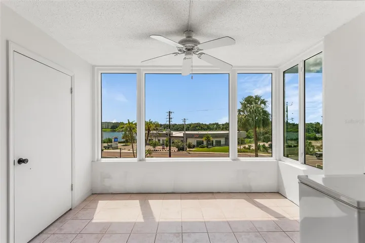 BONUS ROOM. NOTE BUILDING HAS ALL NEW WINDOWS!