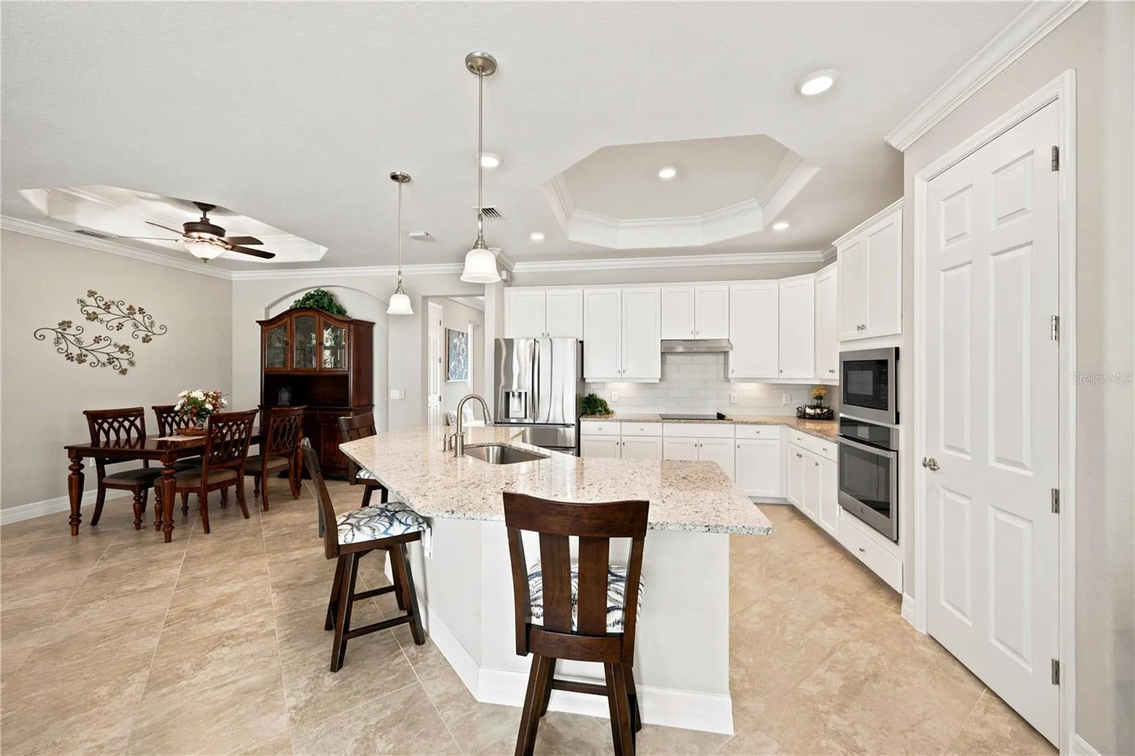 Kitchen - great counterspace