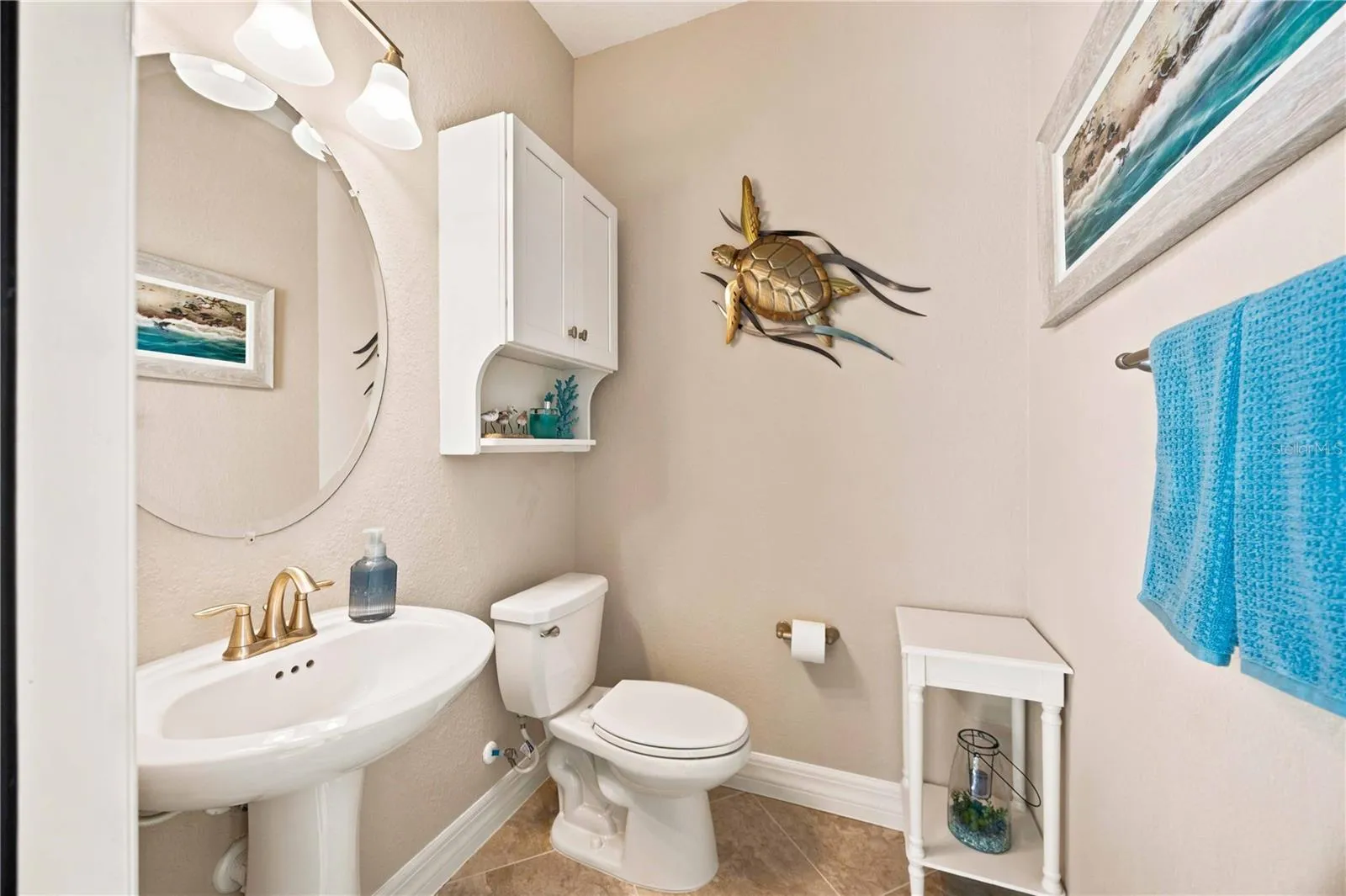 Powder room on the lanai!