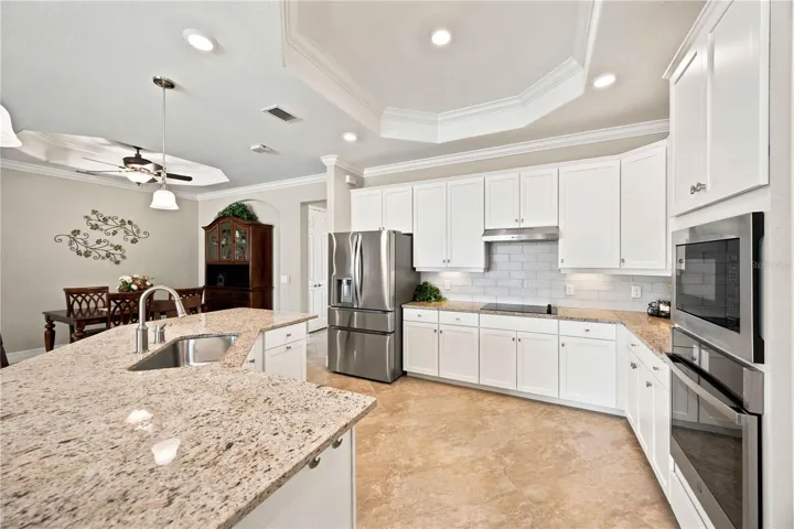 Kitchen - great counterspace