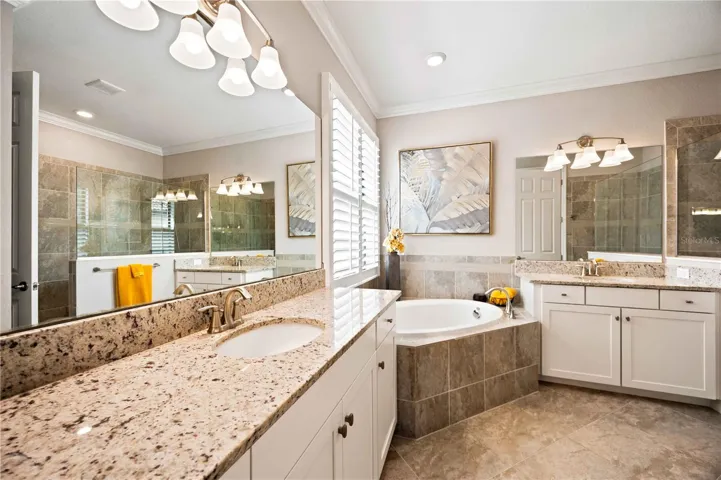 dual counters/dual sinks, soaking tub
