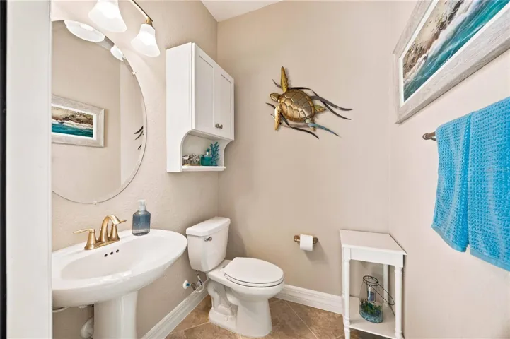 Powder room on the lanai!