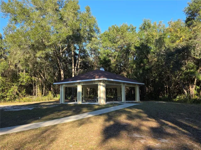 A pavilion for Glen Aire residents